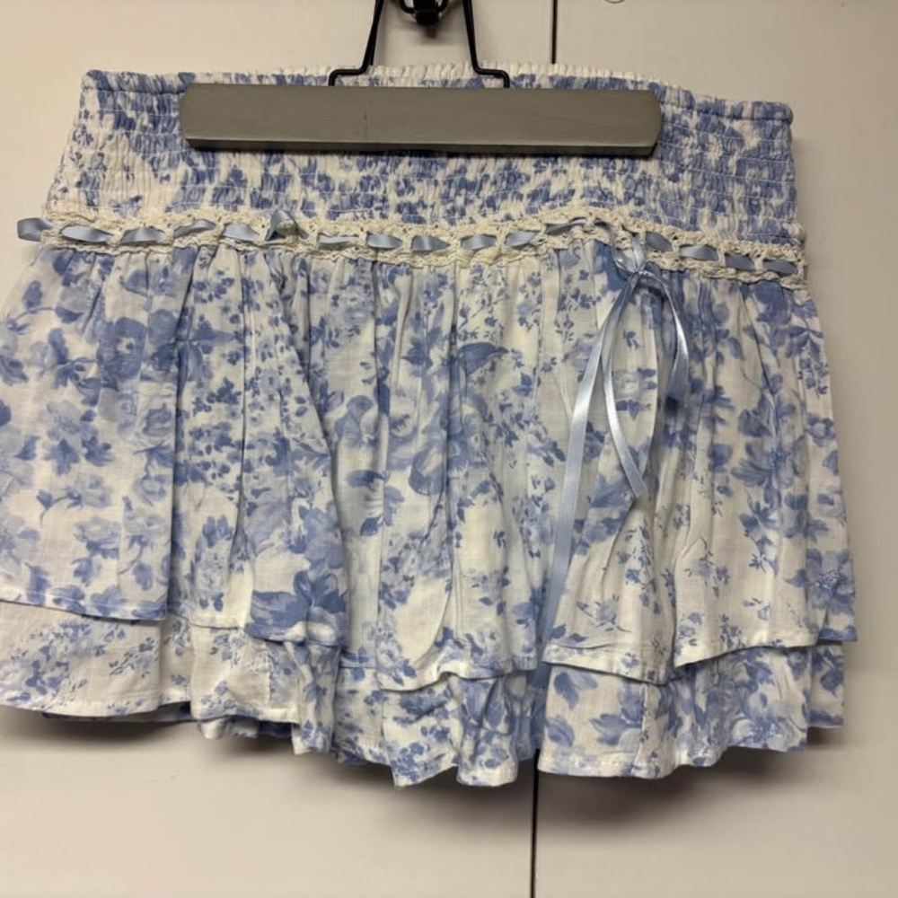 Hollister Medium Smocked Tiered Mini Skort - Picture 3 of 3